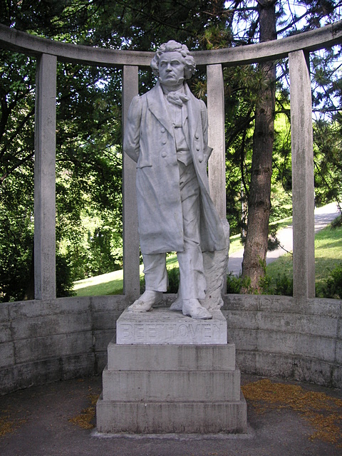 ウィーン・ハイリゲンシュタット公園のベートーヴェン像